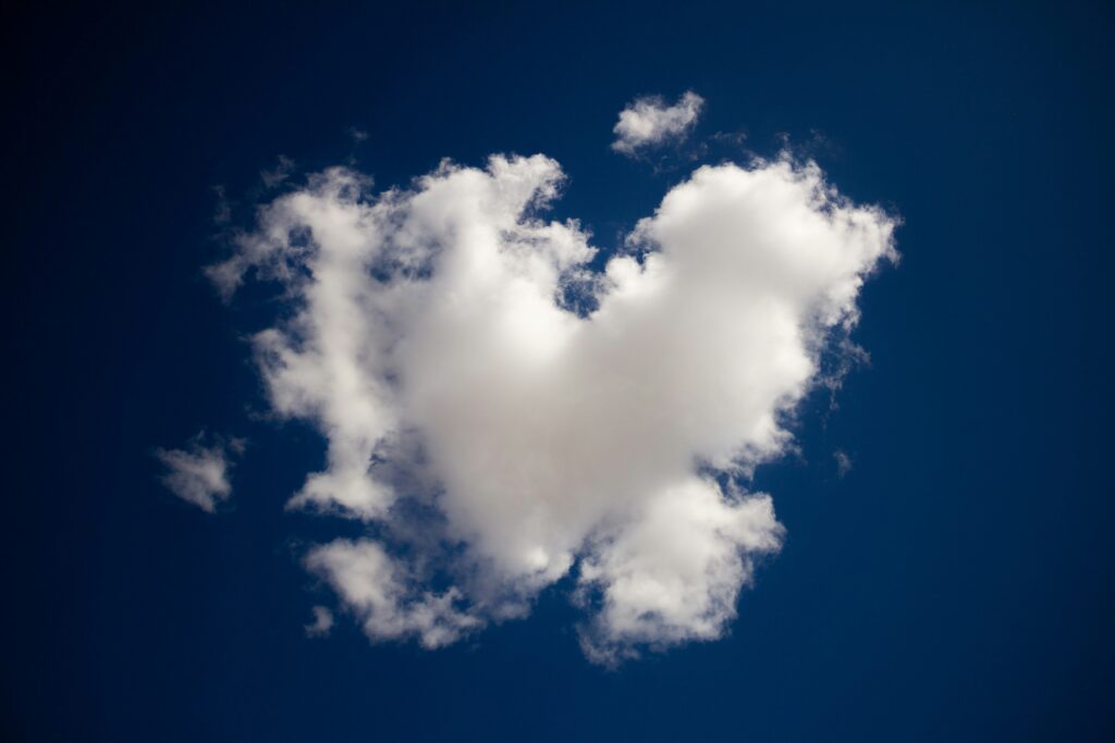 A photo of a single cloud